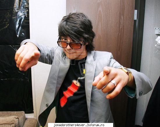 joe:x :nod:  :)  ;)  :finger: care credeti ca este cel mai sexy din jb?