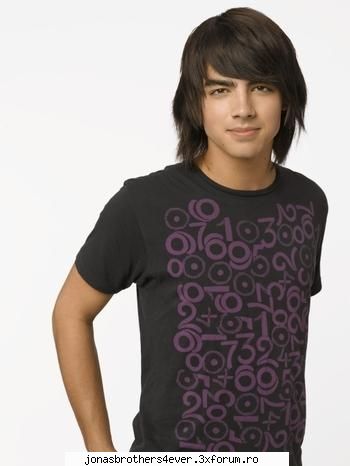 joe  jonas (18 ani)-este un tip comic ,un macho dragoste cu happy